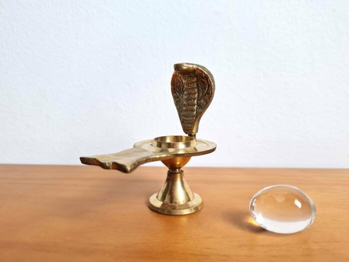 Shiva Lingam objeto de adoração ao Senhor Shiva metal com vidro