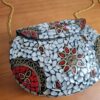 Bolsa indiana rígida de metal com mosaico de pedras naturais madrepérolas e coral