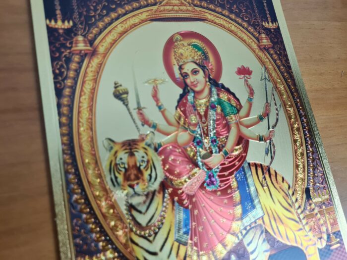 Folha laminada dourada para decorar Deusa Durga 30 x 21cm
