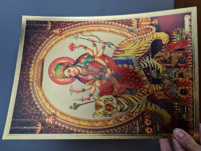 Folha laminada dourada para decorar Deusa Durga 30 x 21cm