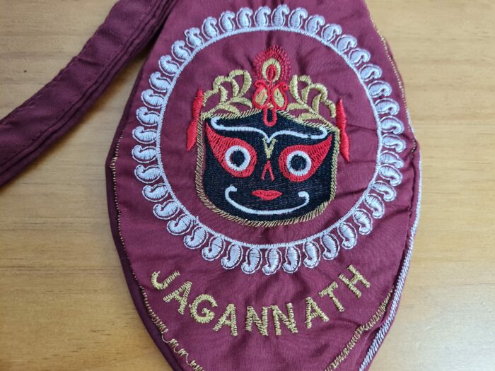 Bolsinha de Japamala estampa bordada de Jagannath vinho