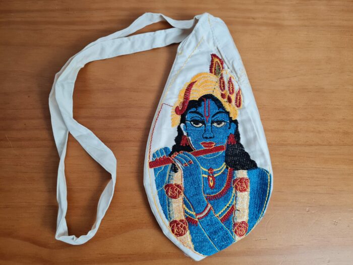 Bolsinha de japamala (bead bag) com estampa de Krishna bordada