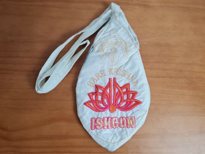 Bolsinha de Japamala estampa bordada de Jagannath cru e color