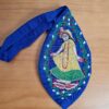 Bolsinha de japamala (bead bag) com estampa de uma Gopi de Krishna. As Gopis são pastoras ou mulheres jovens que viviam na aldeia de Vrindavan, na mitologia hindu, e são conhecidas por sua profunda devoção a Lord Krishna.