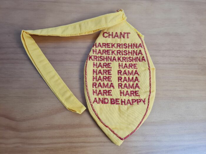 Bolsinha de Japamala estampa bordada de Krishna tocando flauta amarelo