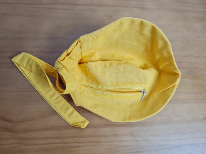 Bolsinha de Japamala estampa bordada de Krishna tocando flauta amarelo
