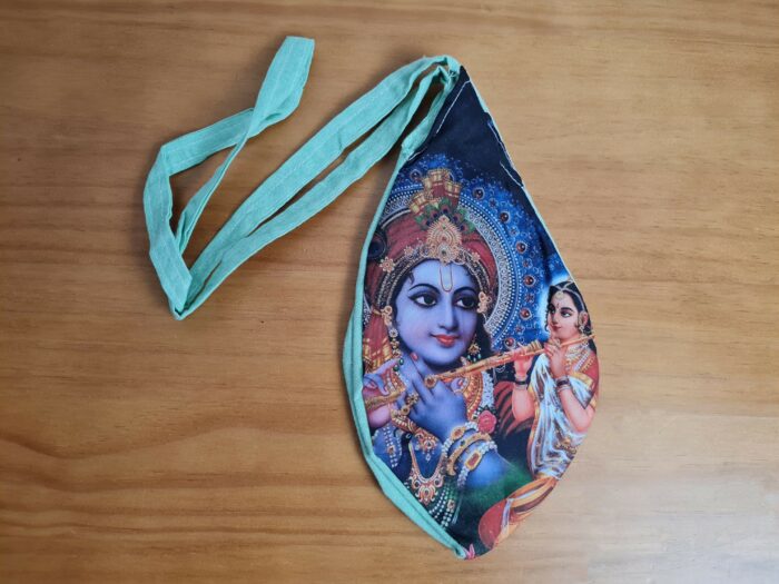 Bolsinha de japamala (bead bag) com estampa de Radha & Krishna verde com estampa colorida