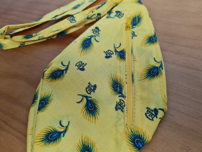 Bolsinha de Japamala estampa de penas de pavão de Krishna