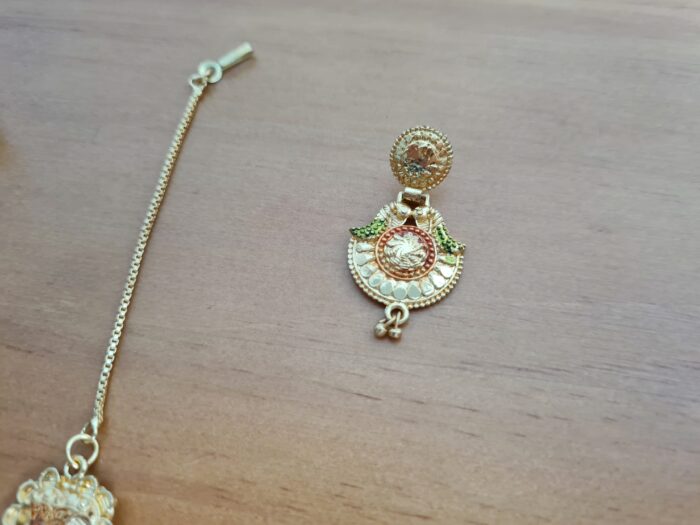 Conjunto de semi joia clássica indiana dourado brincos e tikka