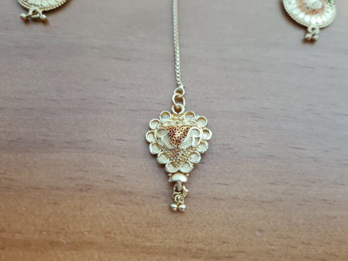 Conjunto de semi joia clássica indiana dourado brincos e tikka