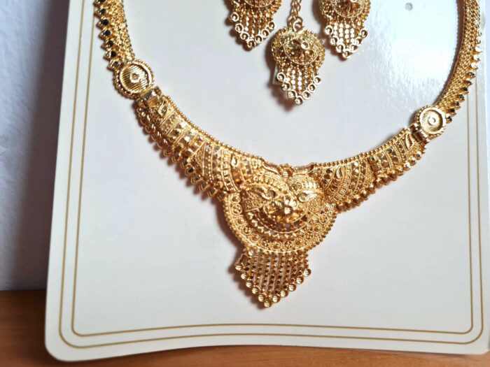 Conjunto completo de semi joia clássica indiana dourado