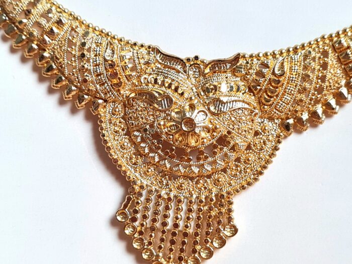 Conjunto completo de semi joia clássica indiana dourado