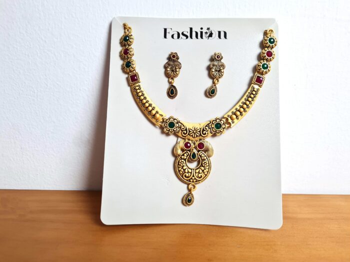Conjunto de semi joia clássica indiana dourado com pedras colar e brincos