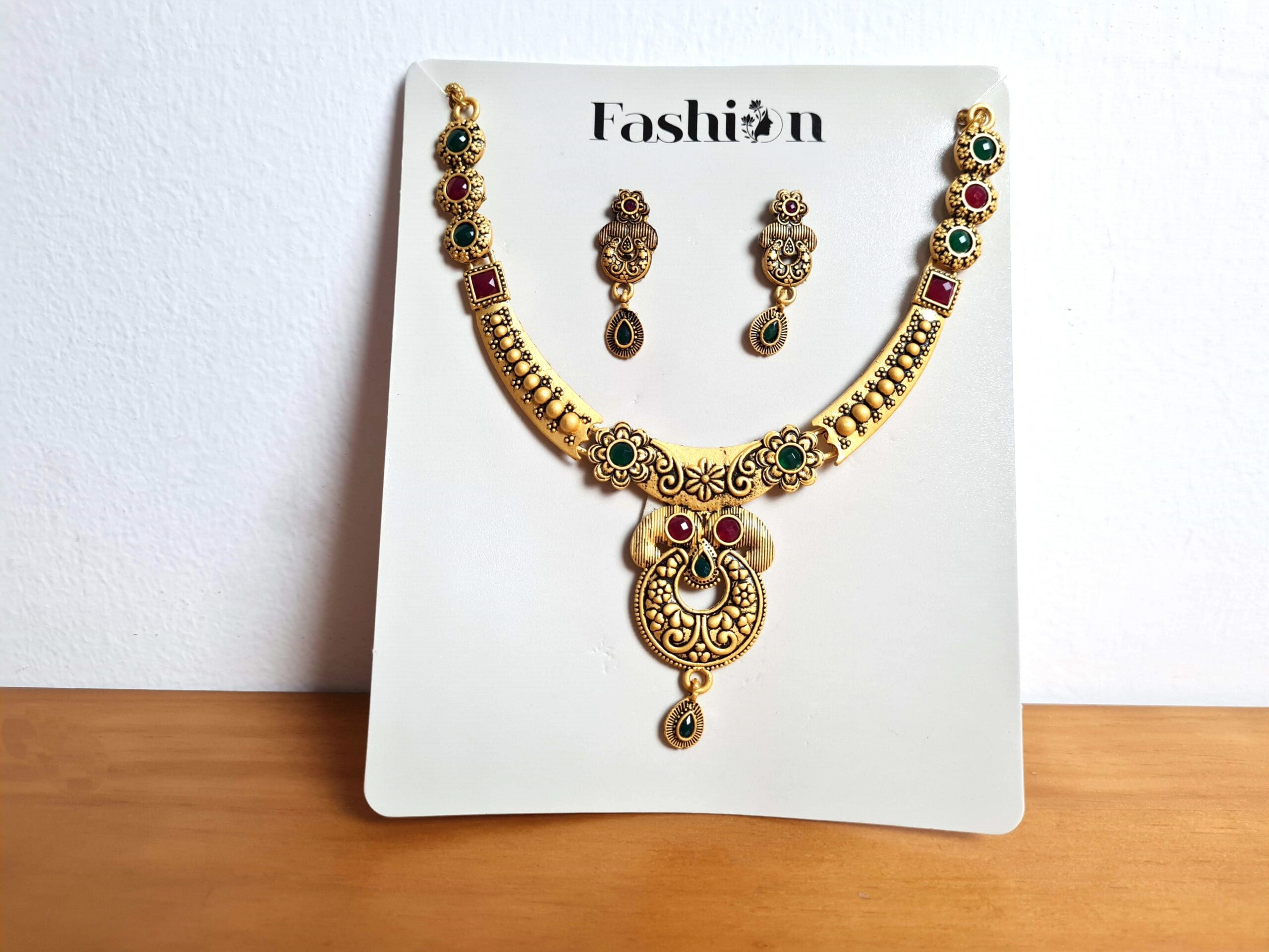 Conjunto de semi joia clássica indiana dourado com pedras colar e brincos