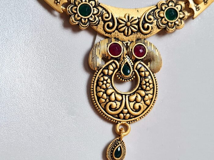 Conjunto de semi joia clássica indiana dourado com pedras colar e brincos