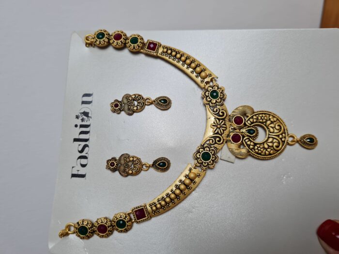 Conjunto de semi joia clássica indiana dourado com pedras colar e brincos