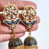Brinco indiano Jhumka cor azul médio com pedrarias e guizos