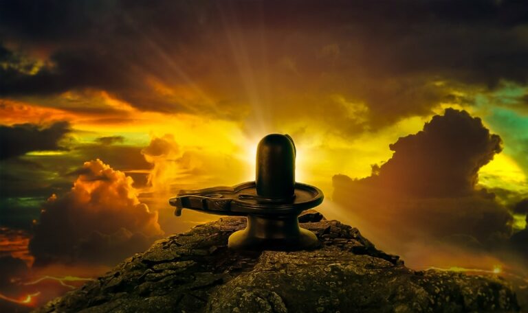 Adoração a Shiva (Shiva lingam)