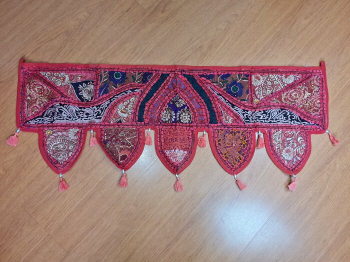 Bandô para porta indiano (Toran) bordado vermelho