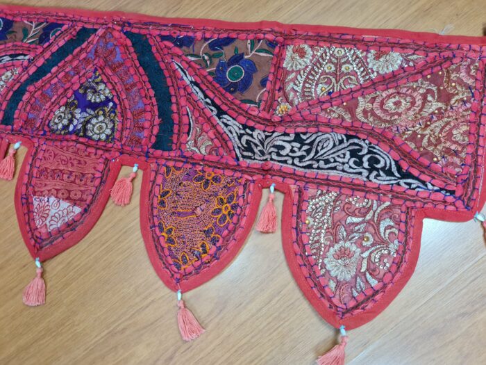 Bandô para porta indiano (Toran) bordado vermelho