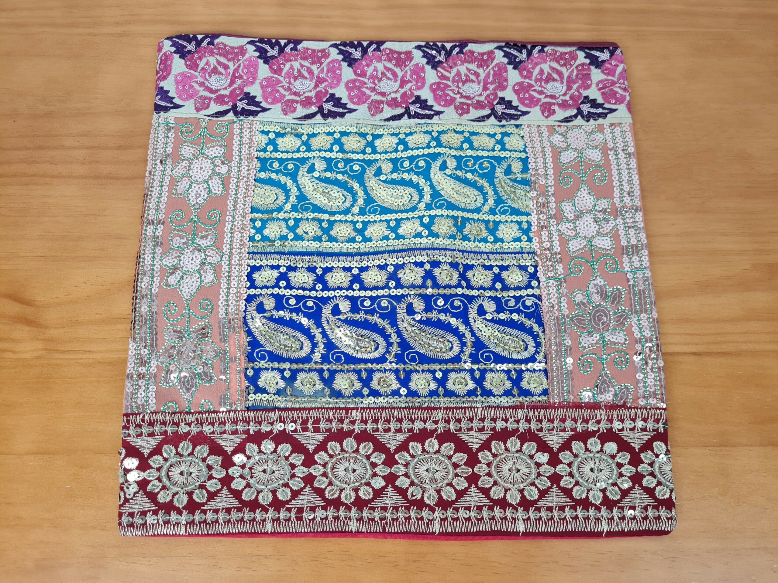 Capa de almofada indiana patchwork toda bordada mix de cores II