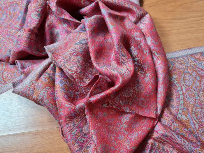 Echarpe indiana algodão com viscose estampa floral vermelho e tons claros