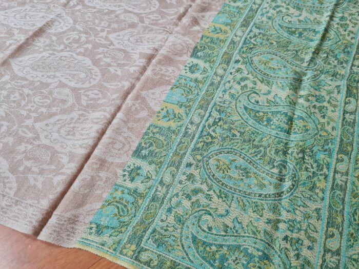 Pashimina indiana de cashmere lisa com faixas estampadas bege e verde