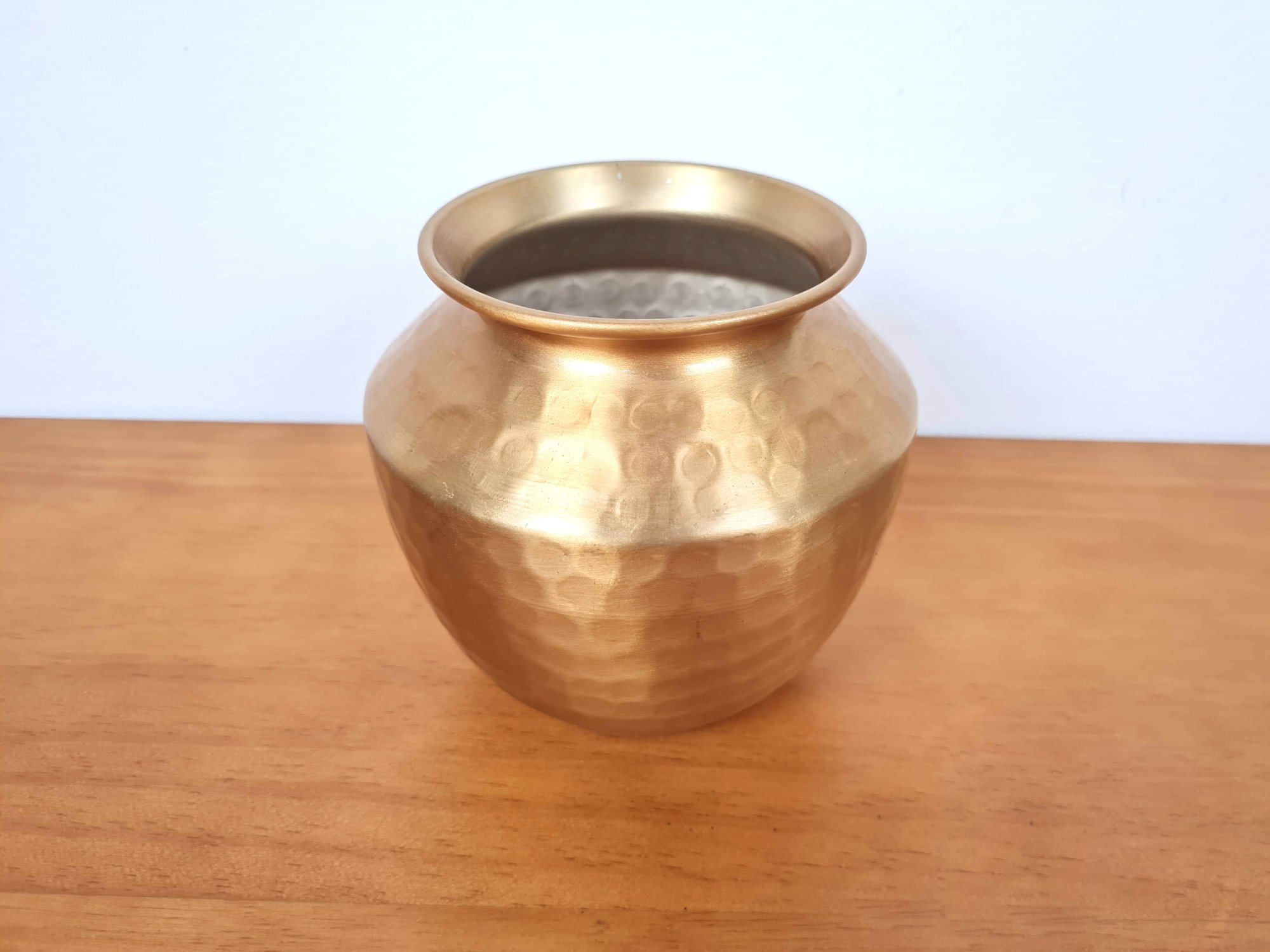 vaso ancestral indiano dourado, design retrô 12cm