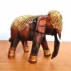 elefante grande decorativo feito em madeira com apliques, linda peça com 16cm de comprimento e 635g