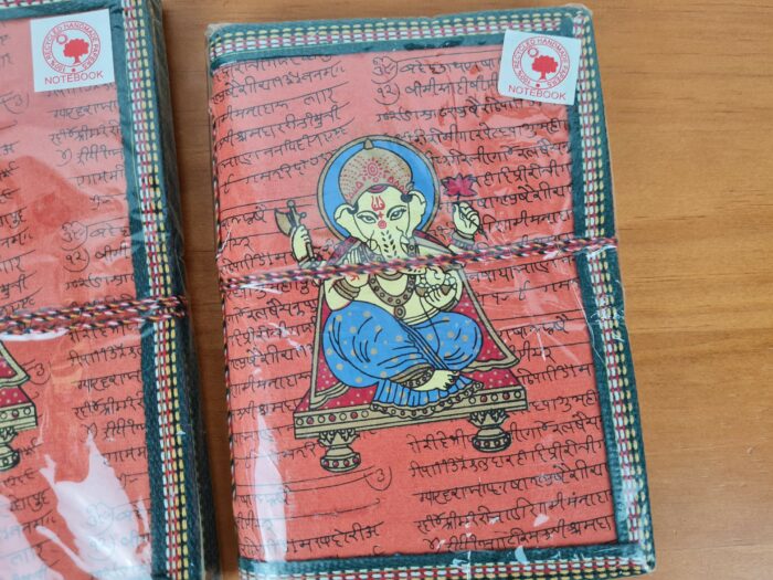 Kit com 4 cadernos indianos artesanais estampa de Ganesha laranja coral
