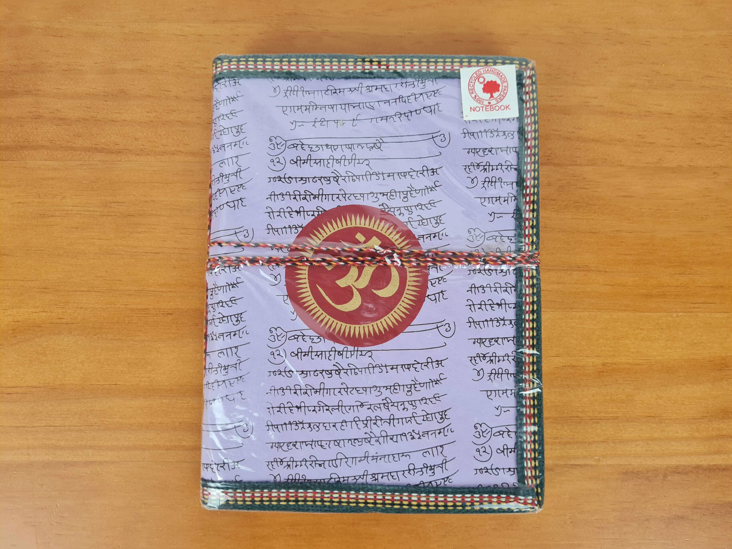 Caderno indiano artesanal estampa de OM 20x15cm lilás