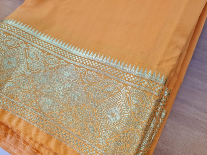 Sari indiano algodão com viscose liso laranja com barra de Jacquard dourado