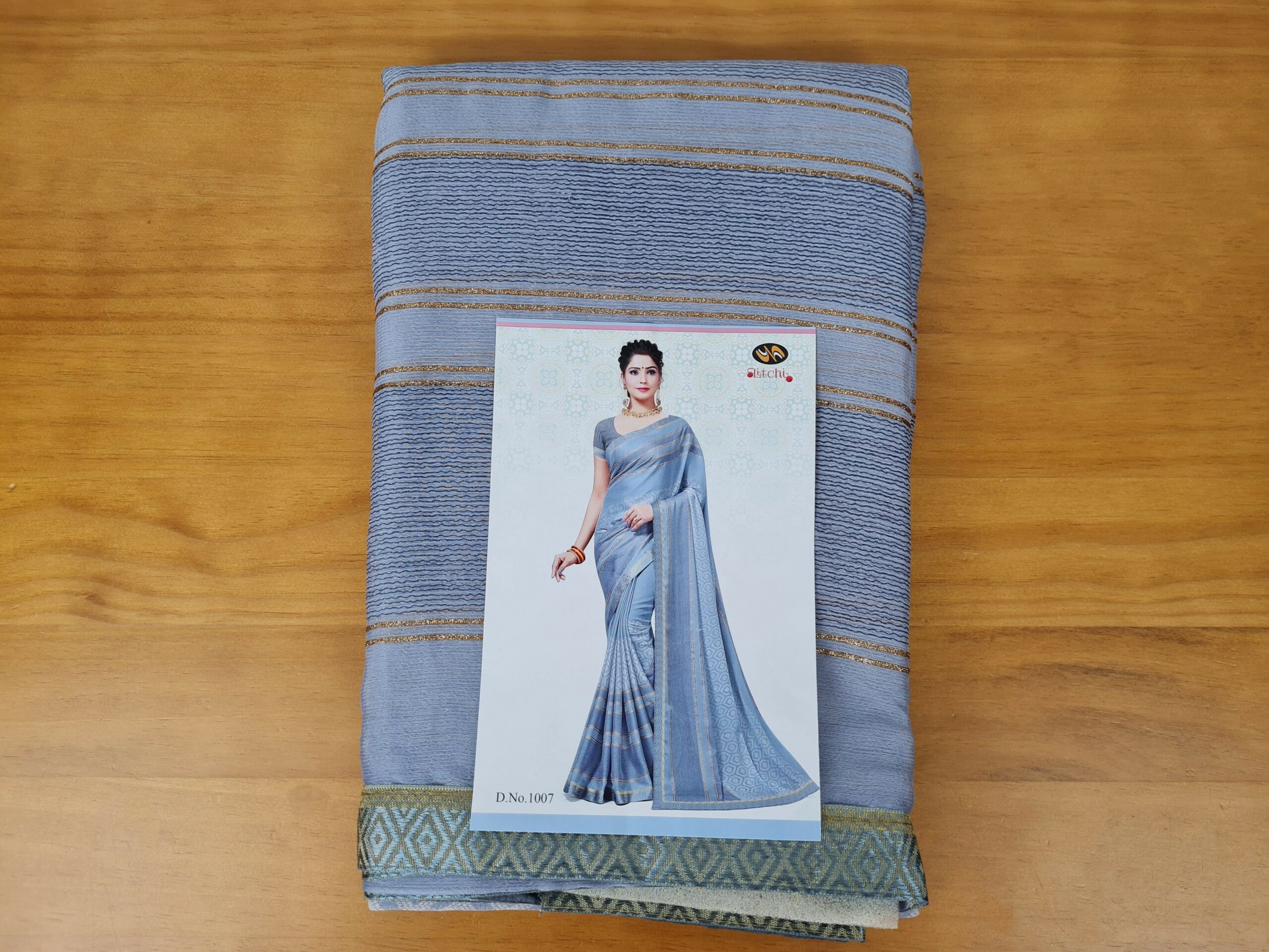 Sari indiano viscose com estampa arabescos cinza azulado com fita de jacquard
