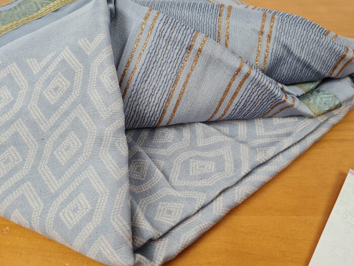 Sari indiano viscose com estampa étnica cinza azulado com dourado