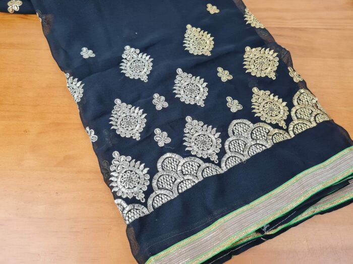 Sari indiano de crepe de seda preto e dourado bordado