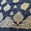 Sari indiano de crepe de seda preto e dourado bordado
