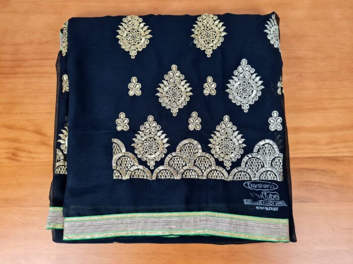 Sari indiano de crepe de seda preto e dourado bordado