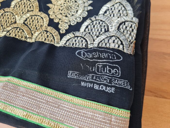 Sari indiano de crepe de seda preto e dourado bordado
