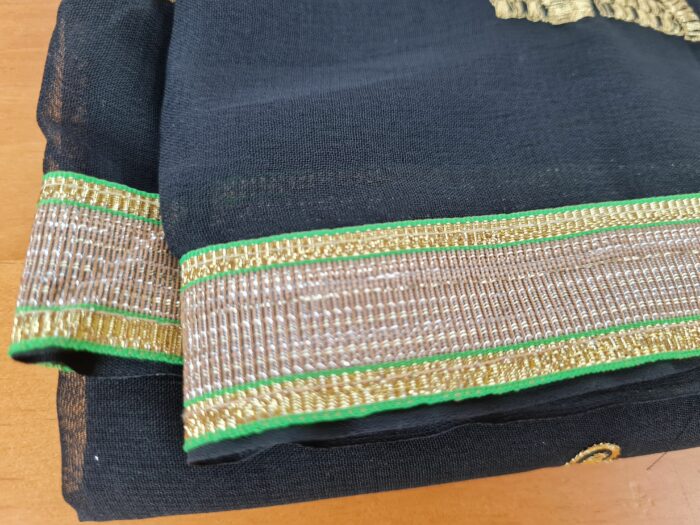 Sari indiano de crepe de seda preto e dourado bordado