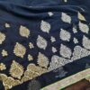 Sari indiano de crepe de seda preto e dourado bordado
