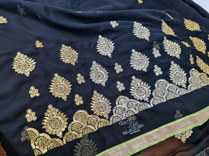 Sari indiano de crepe de seda preto e dourado bordado
