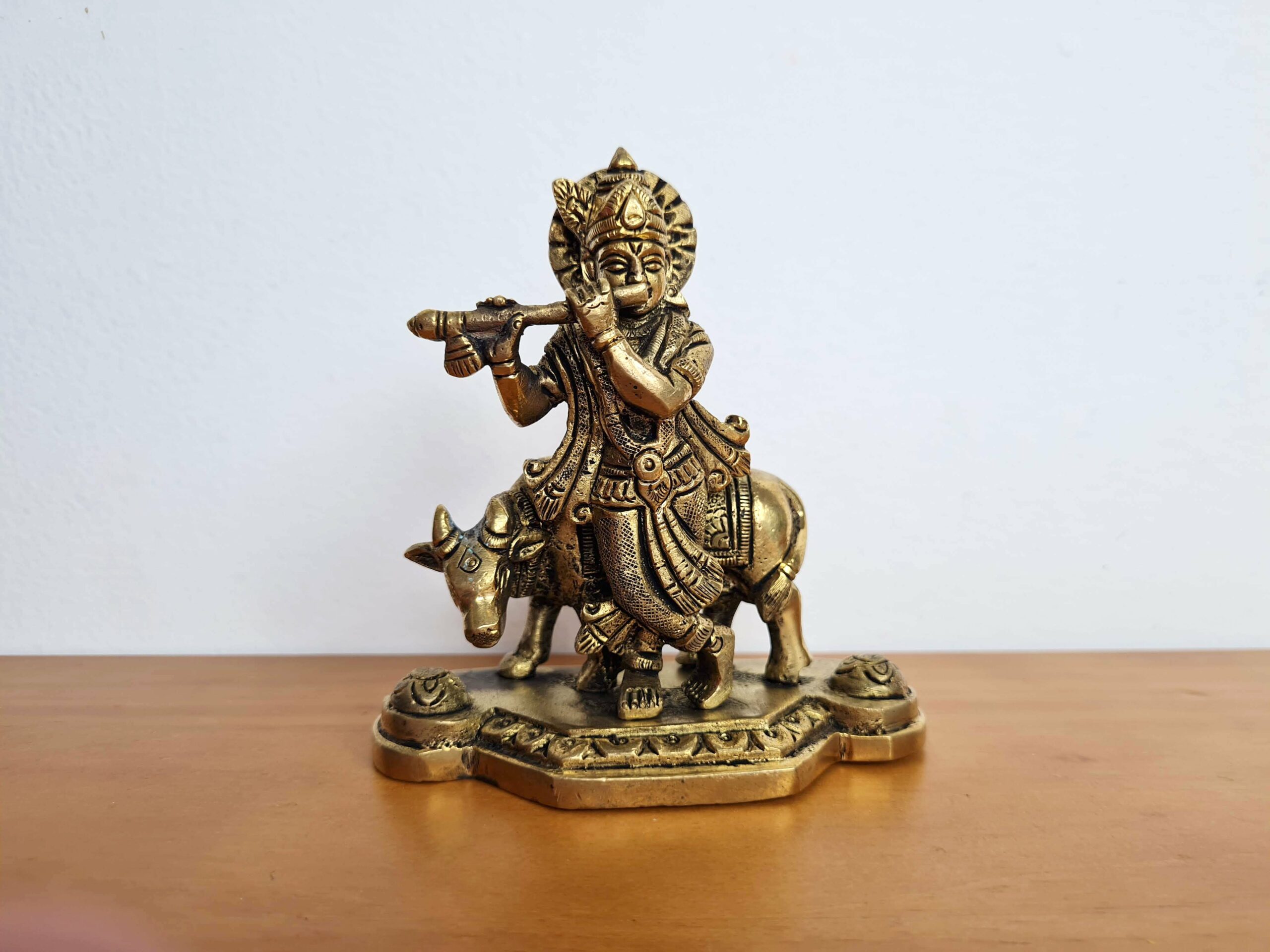 Krishna estátua indiana de metal brass com a vaca sagrada 11cm
