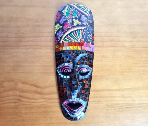 Máscara Tribal em Madeira, tailandesa, artesanal.