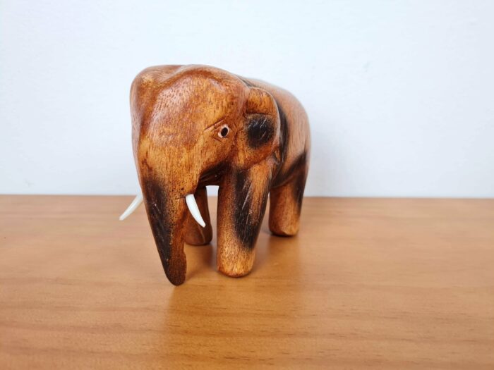 Elefante decorativo médio de madeira clássico 11cm