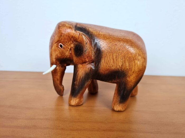 Elefante decorativo médio de madeira clássico 11cm