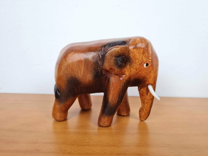 Elefante decorativo médio de madeira clássico 11cm