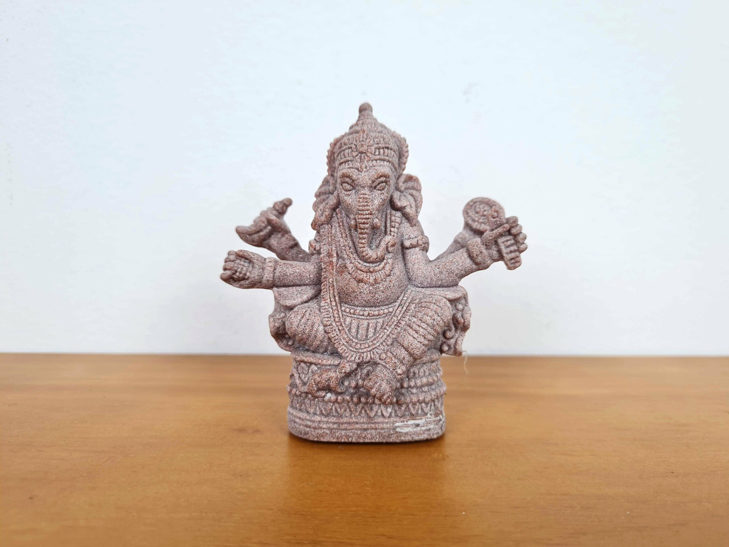 Estátua de Ganesha de pedra cor rosé 8cm