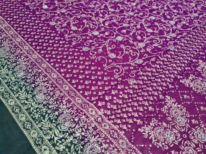 Sari indiano com estampa de arabescos Tie Dye fucsia e verde