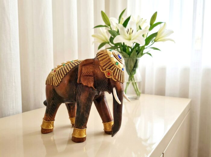 Elefante indiano grande de madeira com pintura à mão 17cm