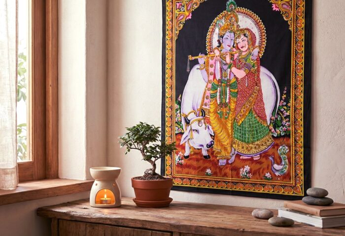 Painel grande clássico de deidade hindu Radha e Krishna e a vaca sagrada